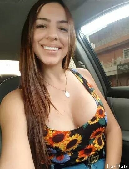 Vivianny Profile image 2