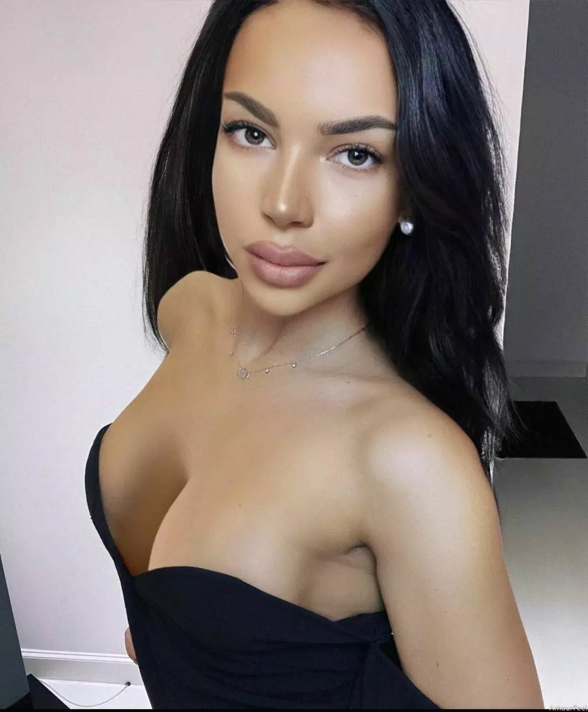 Claudia Profile image 6