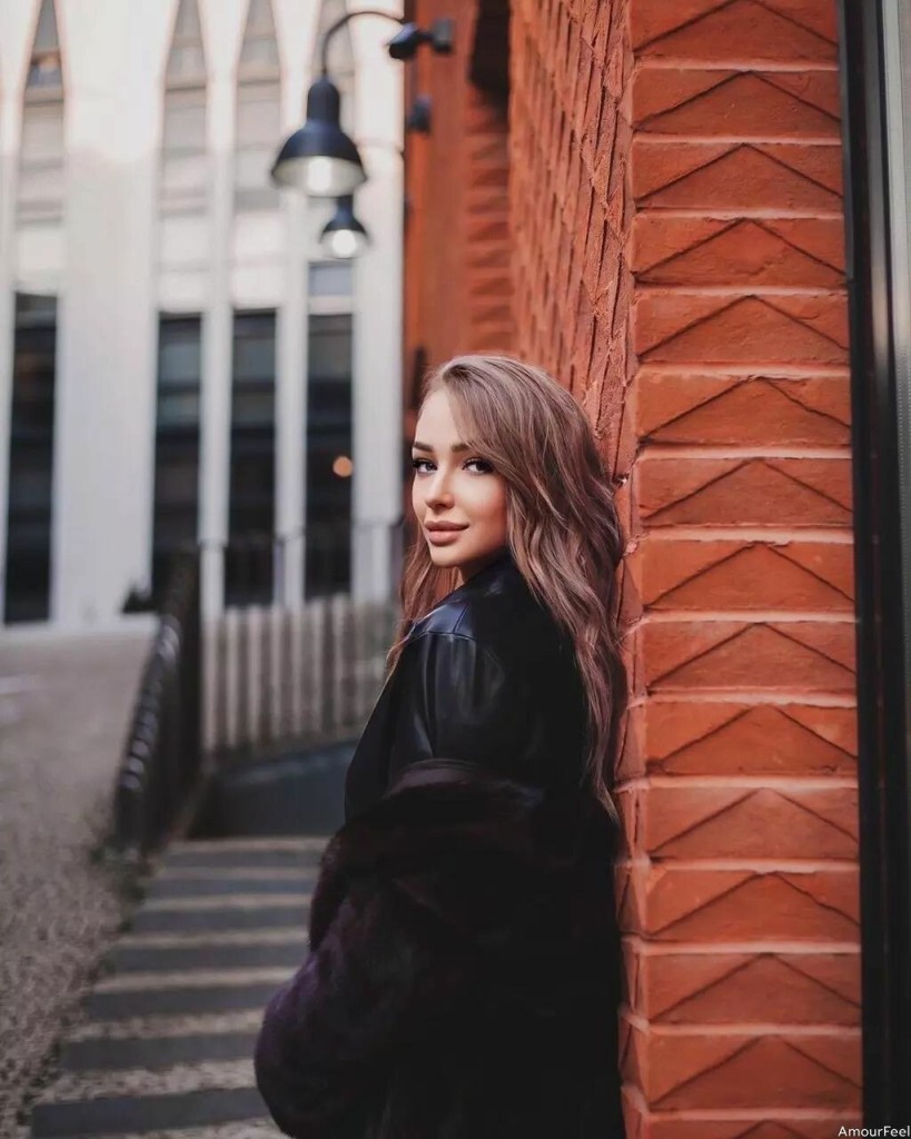 Elena Profile image 5